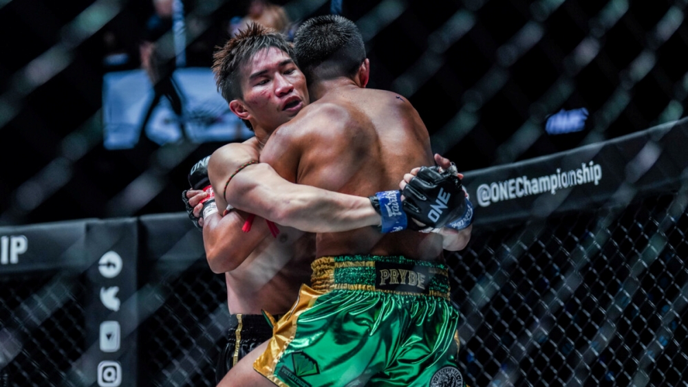How To Perfect The Body Clinch Throw In Muay Thai